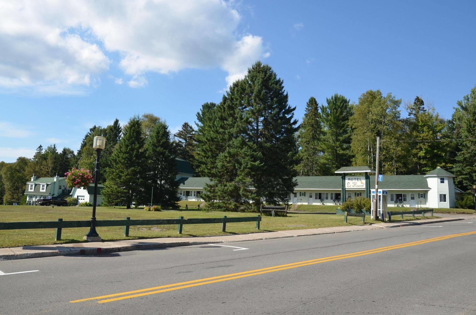 Motel Le Fleuron Saint-Donat-de-Montcalm Exteriér fotografie